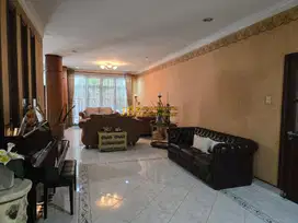 Dijual Rumah 2 Tingkat di Jalan S. Parman - Petisah Hulu, Medan