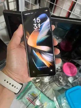 Samsung z fold 4 256 minus layar dalam rusak gak bisa disentuh net aja