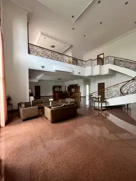 Dijual Rumah Luas Lux Plus Kolam Renang dalam Komplek dekat UPI Bandun