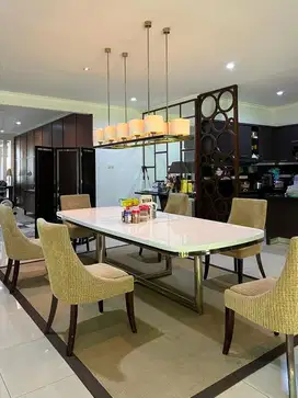 Rumah mewah fully furnish Graha Family Surabaya Barat