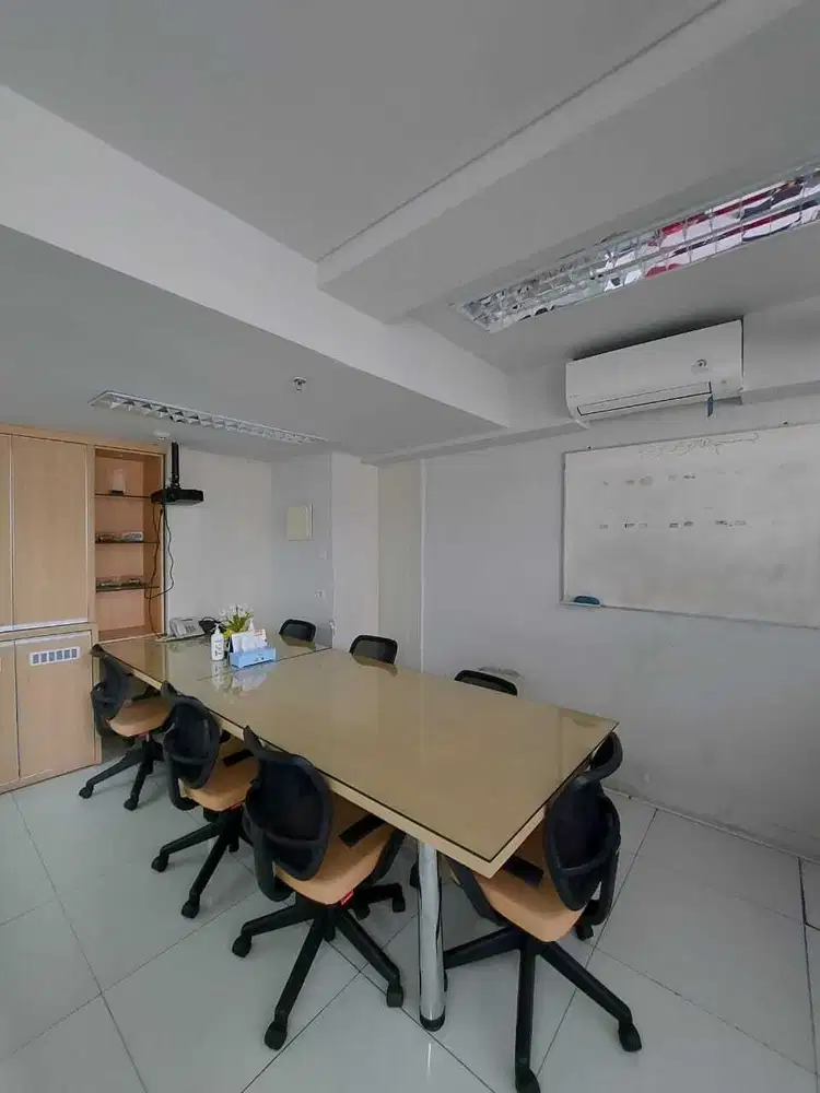 Sewa Kantor Furnish SOHO Pancoran 194 m2 Siap Huni, Strategis, Nego