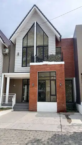 Rumah American Style 2 Lantai di Perumahan Adyna Dekat Suhat Malang