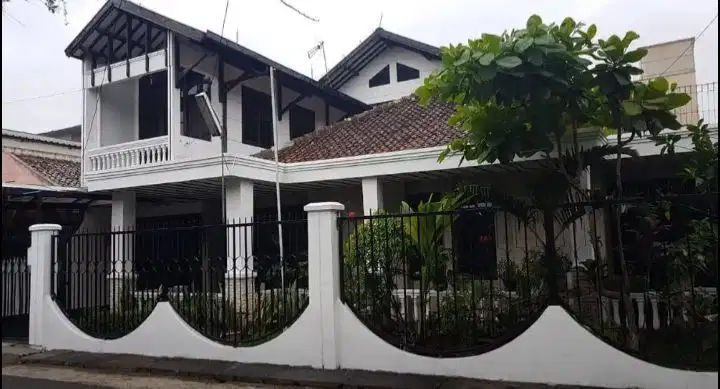 DiJual Cepat Rumah lama terawat Hook 2 lantai Siap Huni di Cikutra