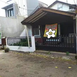 Di jual rumah bangunan lama di perumahan  pratista  antapani