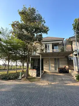 DIJUAL RUMAH 2LANTAI SIAP HUNI GREENLAKE CITRALAND WIYUNG
