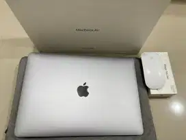 Macbook Air 13.3 inch M1 8GB/256GB Mulus