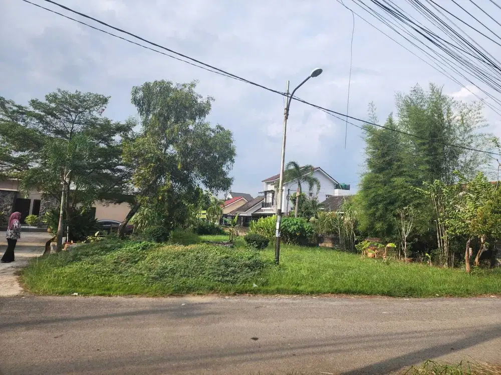 Tanah di Macan Kumbaang Lingkungan Perumahan Demang: SHM