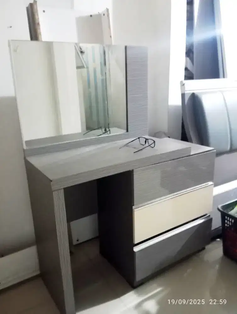 Dijual Meja Rias