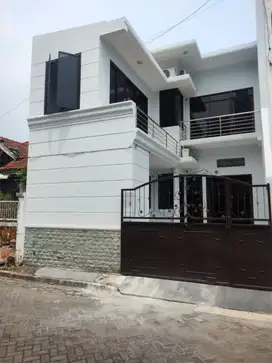Di Jual Rumah baru di bangun 2 lantai di Pakuwon City