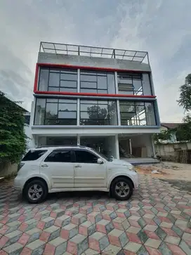 Ruko Baru, Parkiran Luas, Cocok untuk Usaha atau Kantor Di JAKSEL