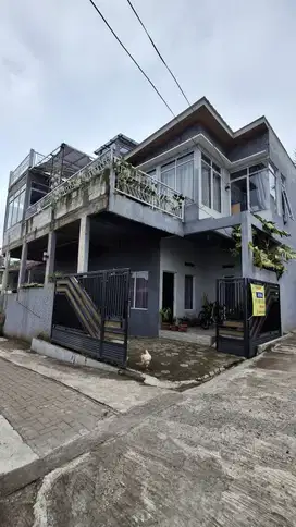 Rumah 3 lantai murah view cantik di cihanjuang bandung bisa kpr