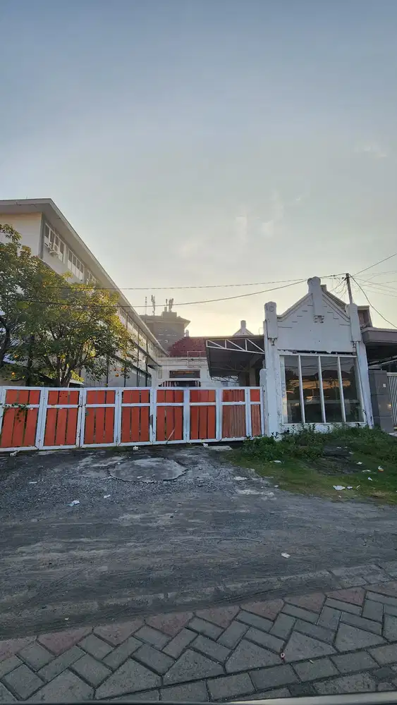 DISEWAKAN BANGUNAN KOMERSIAL EX RESTO TERKENAL PUSAT KOTA SURABAYA