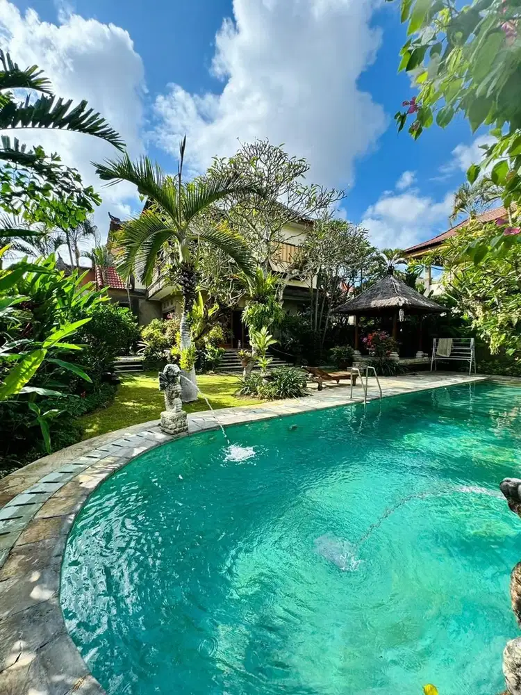 dijual villa lantai 2 lokasi umalas