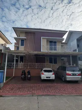 Rumah dua lantai siap huni swimming pool di sentul city