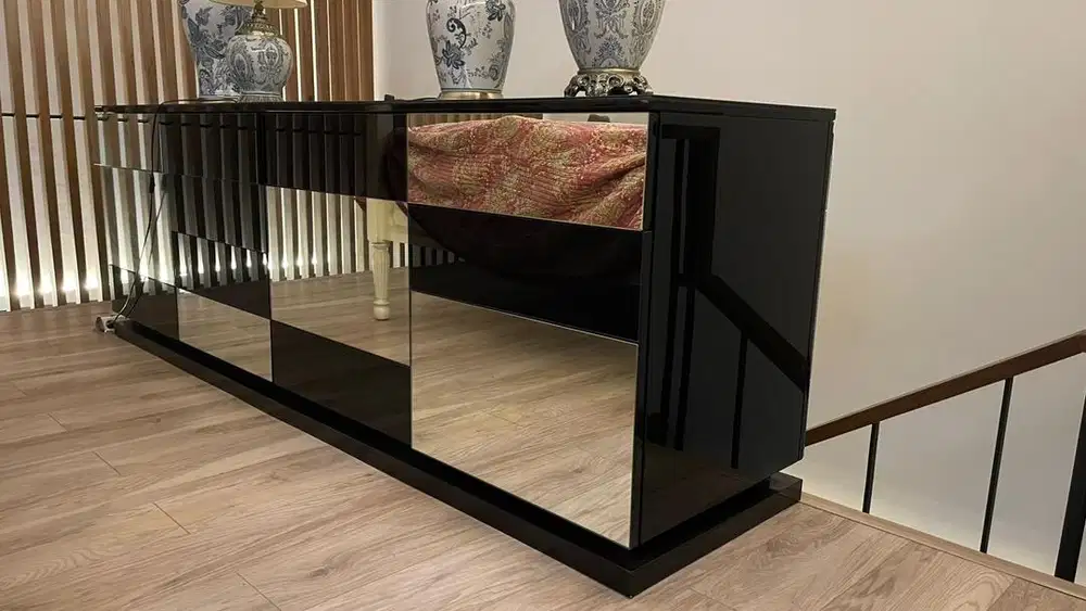 Show case drawers laci credenza silver hitam
