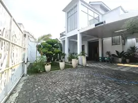 Rumah Mewah Furnish dan Kolam Renang Ring 1 Kota Solo