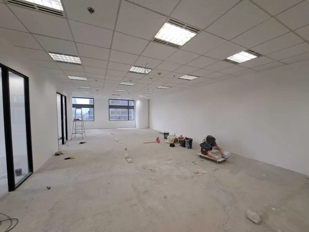 Sewa Kantor 207 m2 di Sampoerna Strategic – Sudirman Bisa Request Furnish