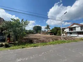10 MENITAN UGM, Tanah Jogja Jl Palagan Utara Hyatt Regency