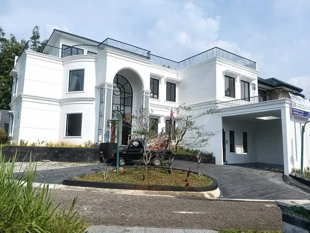 DIJUAL RUMAH 3LANTAI PREMIUM KOLAM RENANG BAGUS HARGA NEGO SENTUL CITY