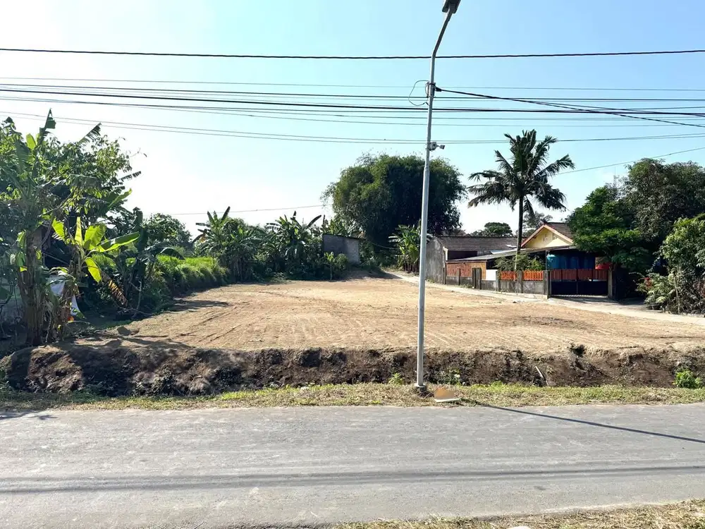 Tepi Jalan Aspal, Tanah 10 Menit Kampus UGM Jogja
