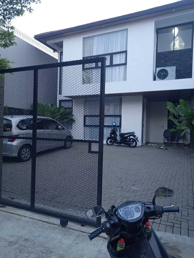 Rumah Mewah siap huni di setiabudi Bandung plus kolam renang