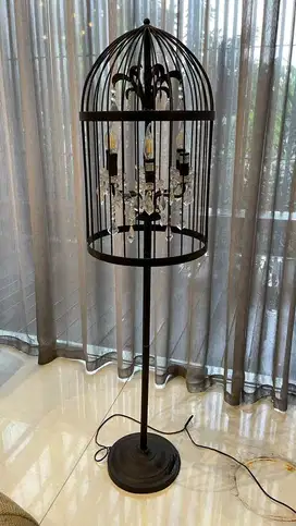 Lampu standing model kristal chandelier klasik