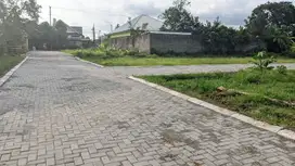 5 MENIT SINDU KUSUMA EDUPARK: Tanah Jl Kabupaten di Nogotirto Jogja