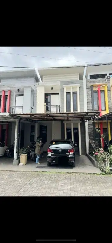 Wow MURAH banget Rumah 2 Lantai Full Furnished di Antapani dijual