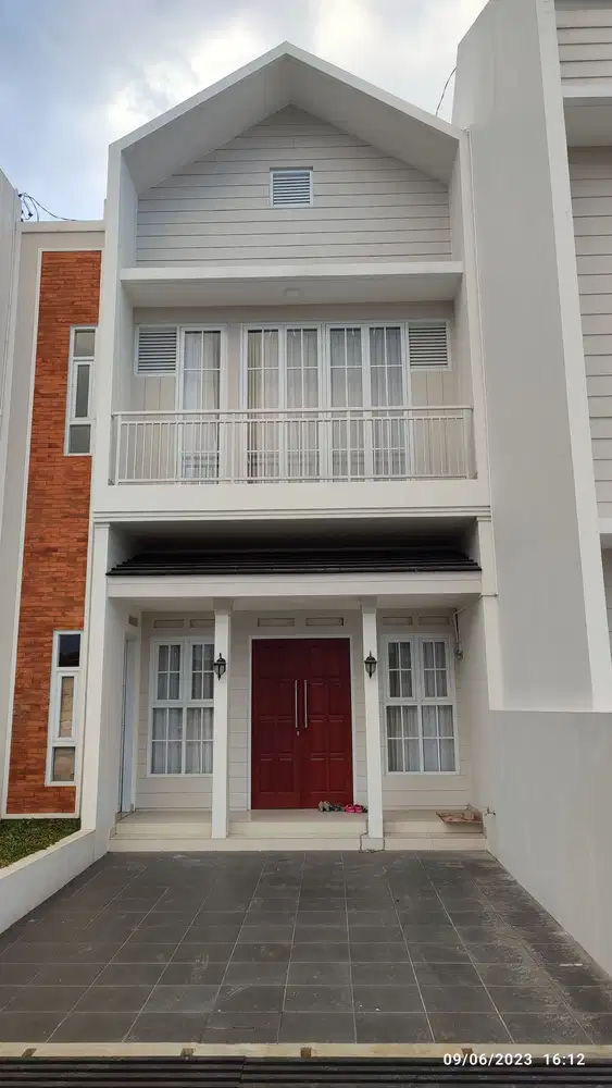 Rumah MEWAH CANTIK desain UNIK di Arcamanik Kota Bandung dijual