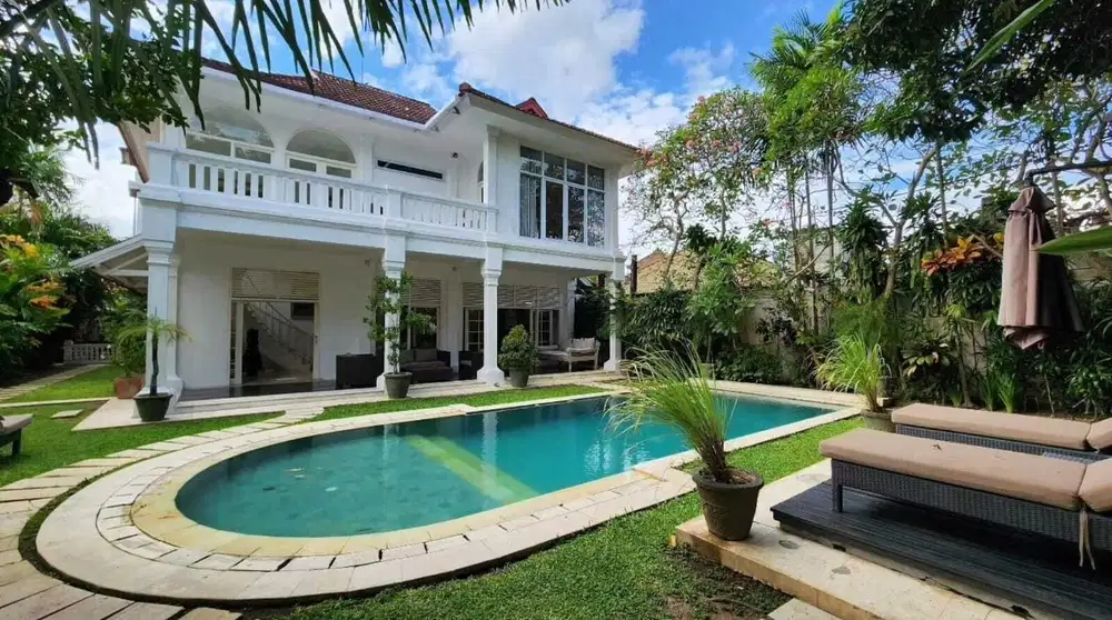 For sale Villa 695 Batu Belig villa strategis lokasi tepatnya jl batu