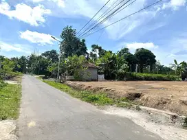 Tepi Jalan Aspal Lebar, Tanah Dekat Jl Palagan