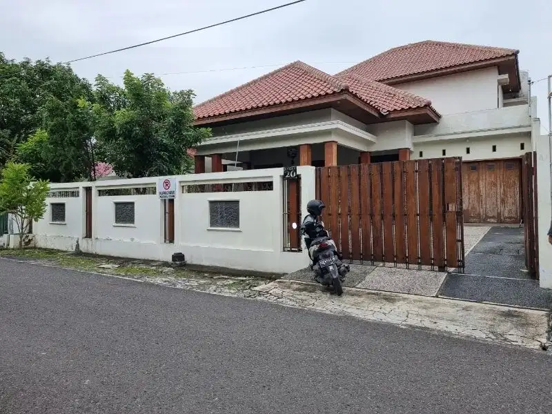 Rumah Bagus 1.5 Lt Tanah Luas Tengah Kota Solo