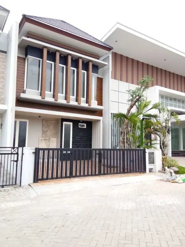 RUMAH ISTIMEWAH DESAINNYA MILIKI SEGERAAA