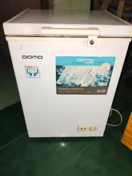 Freser box 116liter merk domo normal. Beku mulus terawat