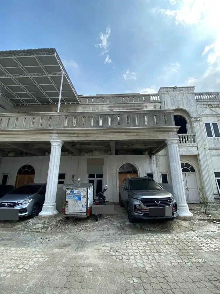 Dijual Villa di Jalan Bangau Komplek The Raztan Palace, Medan