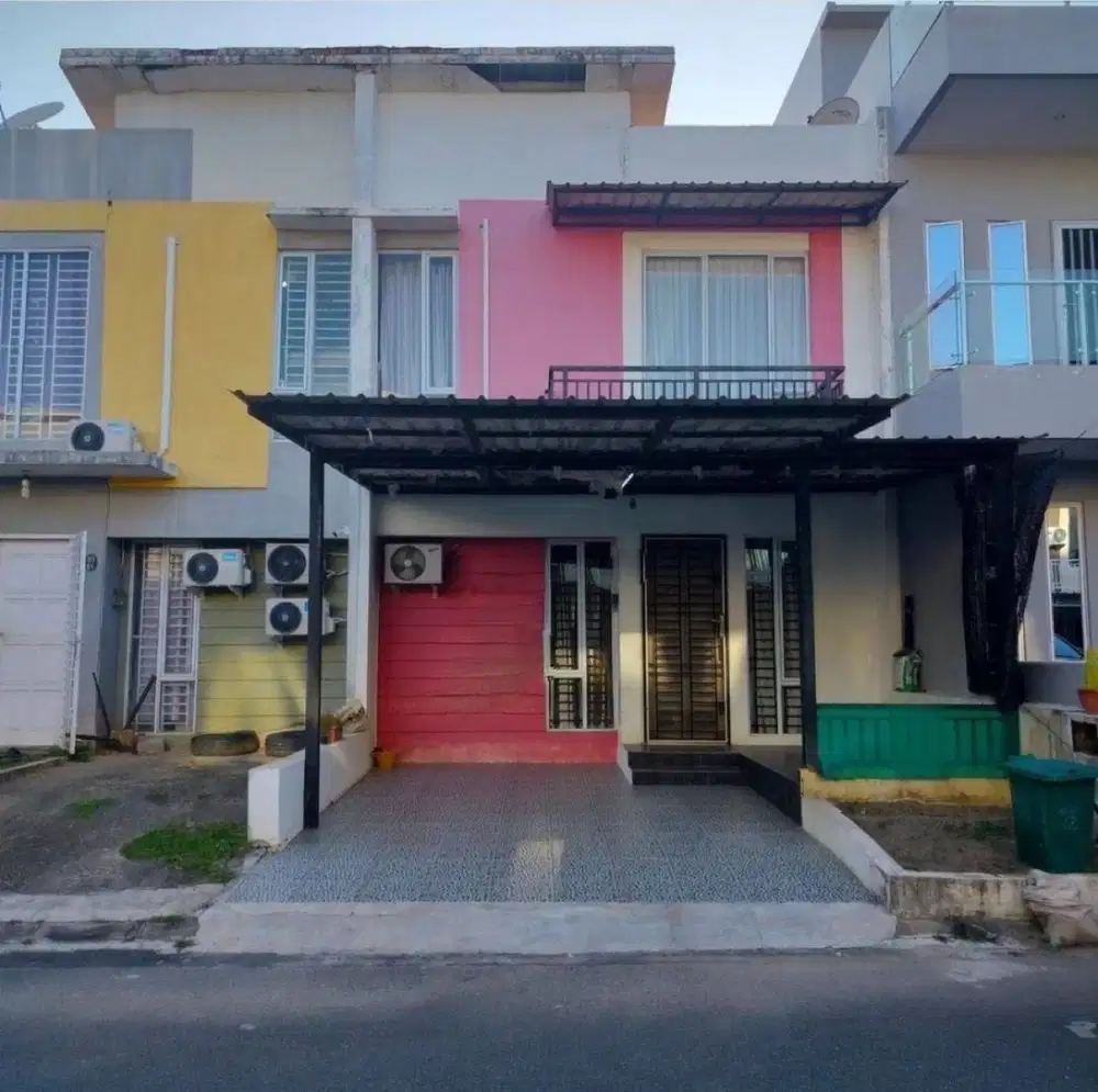 Dijual murah rumah 2 lantai di beverly batam centre