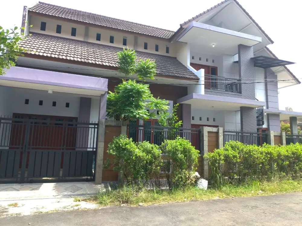 Rumah strategis posisi hook di jl bunga suhat dekat kampus UB polinema