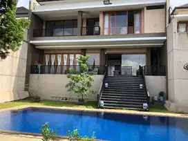 Dijual Rumah Mewah di Setraduta Lestari Ada Swimming Pool
