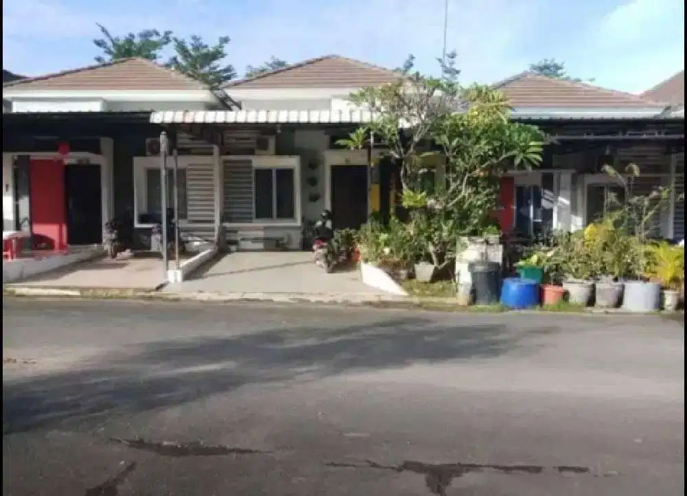 Dijual Rumah Hadap Timur Siap Huni di Livia Garden