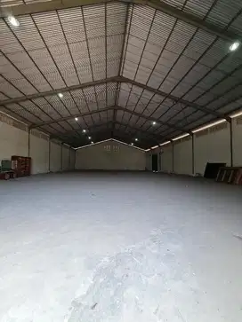 disewakan gudang ada halaman dan siap pakai