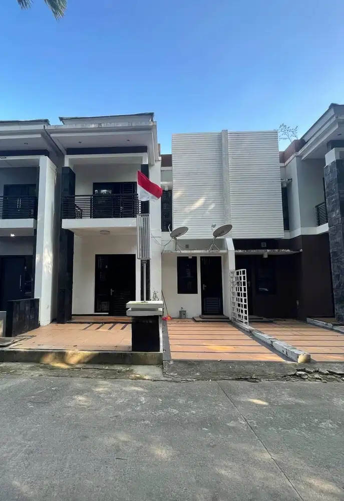Dijual Murah Rumah 2 lantai fully furnished di Nagoya Cipta Resindence