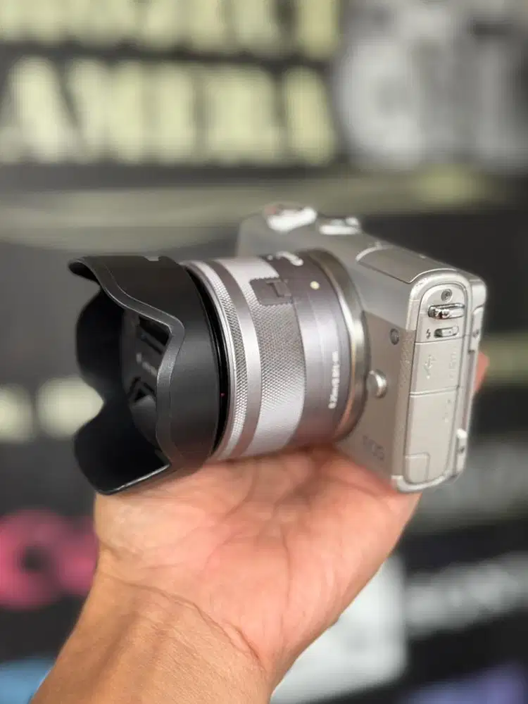 Canon EOS M100 KIT Mulus Bonus Banyak Siap Pakai