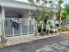 Rumah bagus jual cepat BU wisma asri
