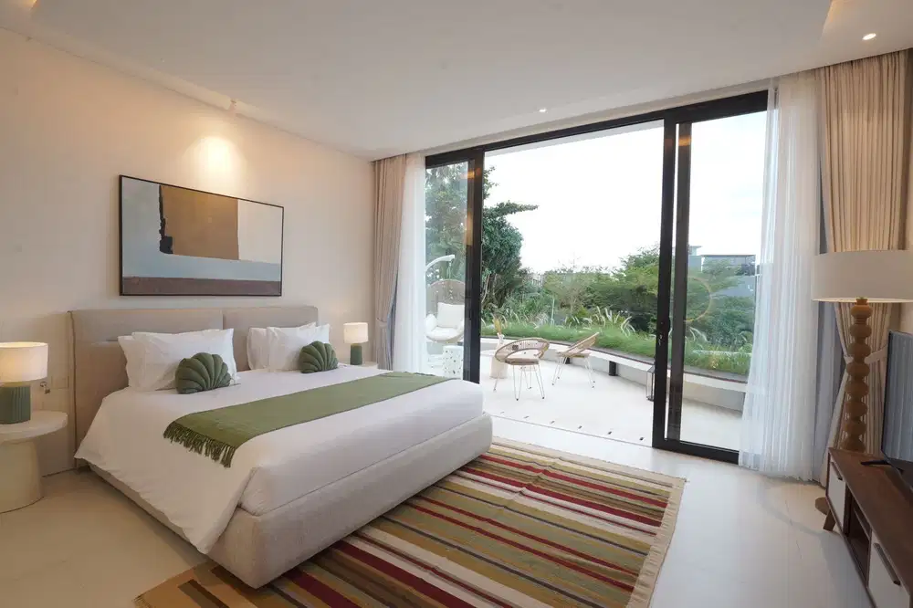 Villa in popular area close to Atlas, Finns and St Tropez.