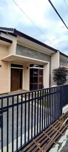 Rumah Lingkungan NYAMAN di Cijambe Ubertos Mall Arcamanik dijual