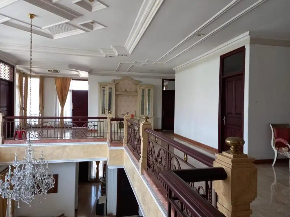 JUAL RUMAH KOMERSIAL FULL FURNISH MEWAH FULL MARMER DEKAT AMBENGAN
