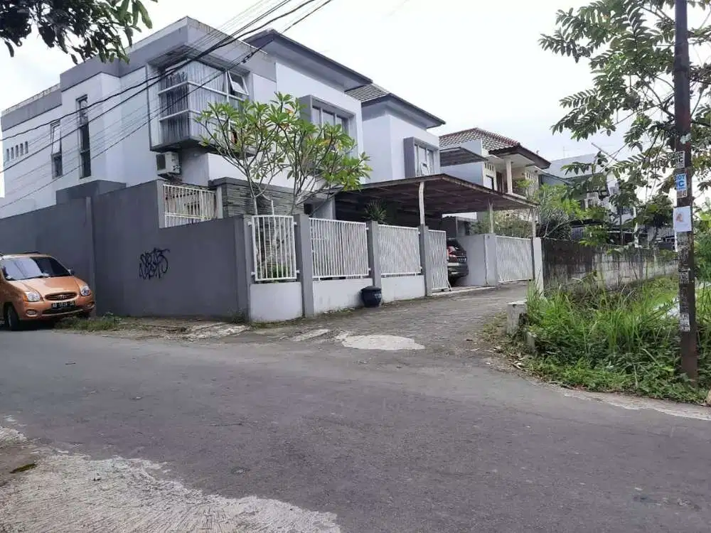 Rumah bagus 2 lantai asri dan sejuk di dekat sleman city hall