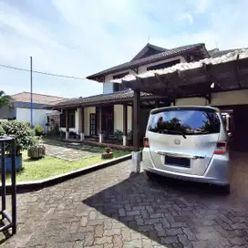 Dijual Rumah Sebelah Lapangan Golf