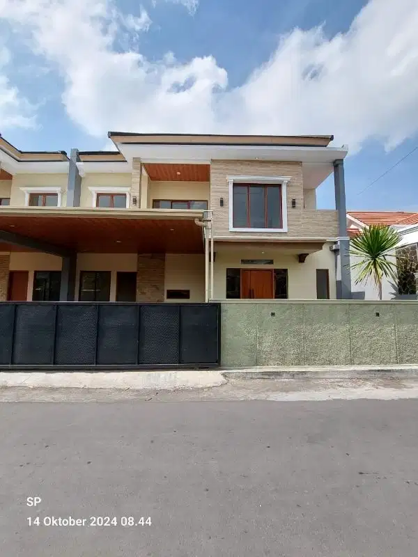 RUMAH MEWAH 2 LANTAI STRATEGIS ISTIMEWA DI JALAN PALAGAN KM 8