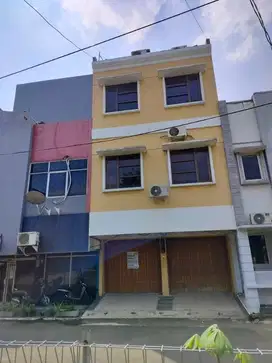 ruko ràpih hadap Jalan lebar 6m dekat jalur lrt